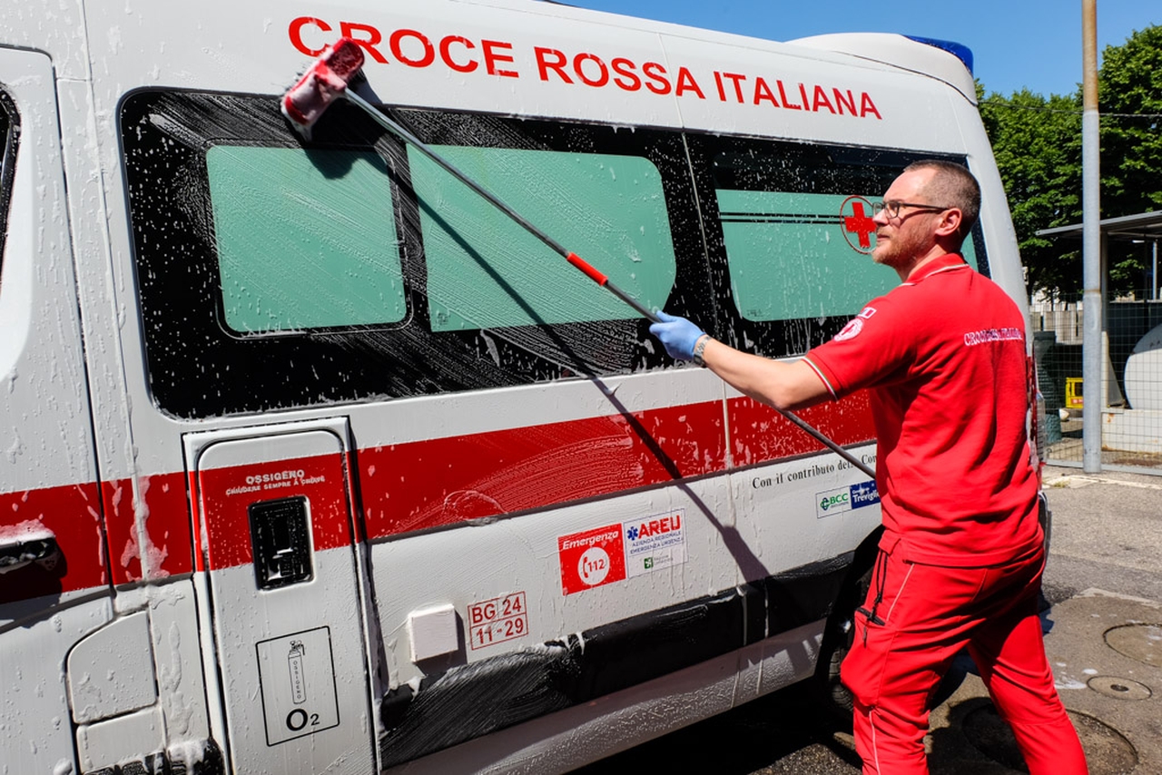 Antonio Spagnolo, Dietro le quinte della Croce Rossa