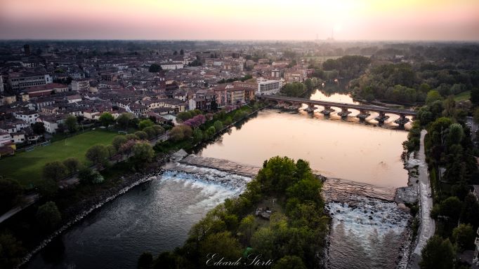 Un fiume di foto - Num Del Burgh