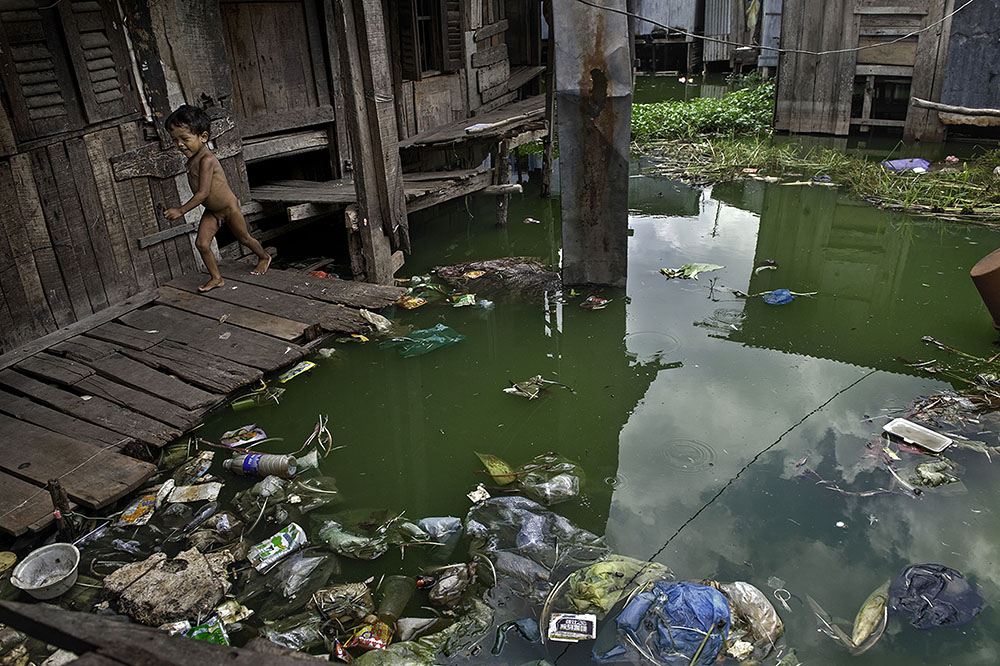 Living On A Dollar A Day: The Lives And Faces Of The World's Poor